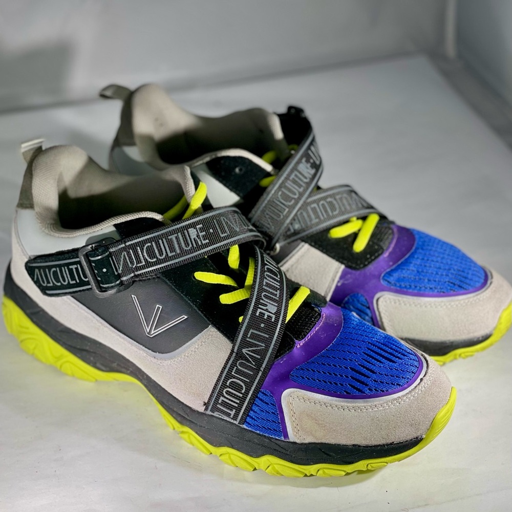 LIVCULTURE Bucklewear Sneakers